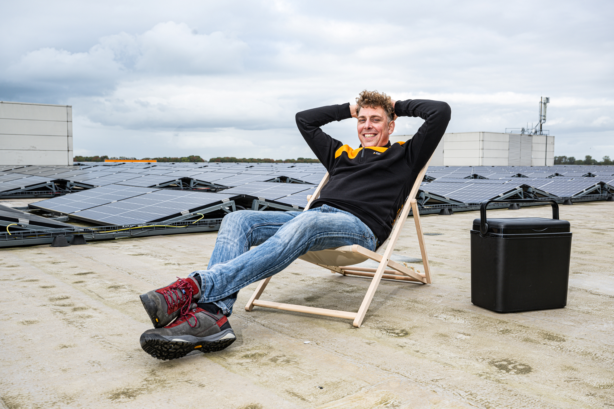 elektromonteur die tevreden is