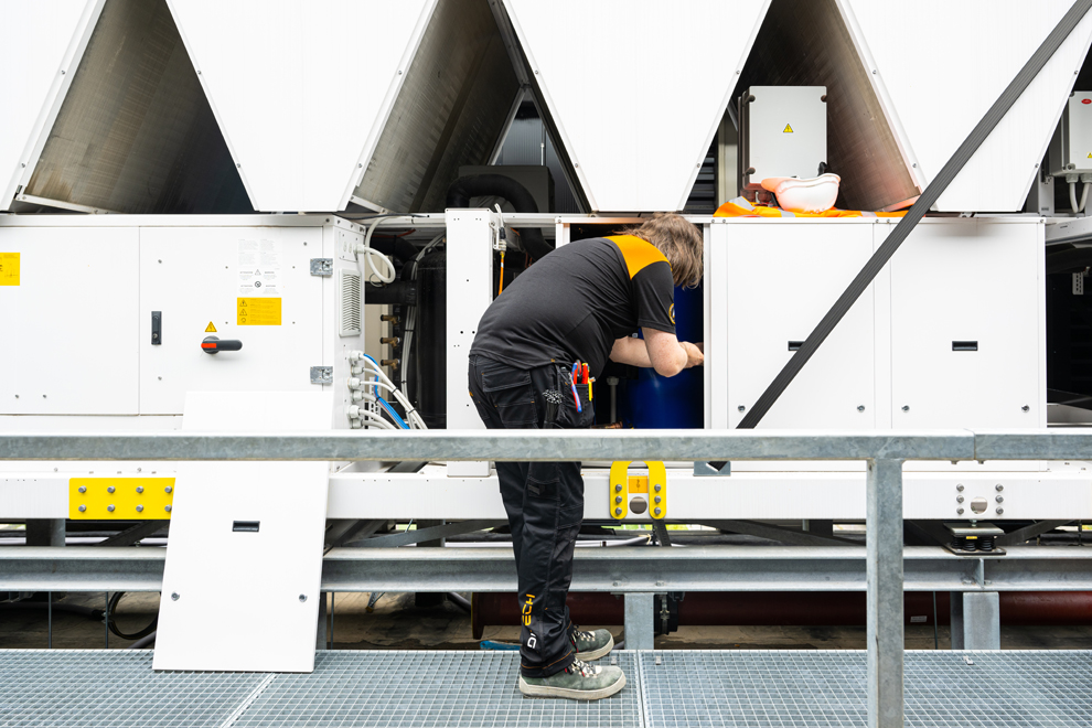 elektromonteur actief in utiliteit